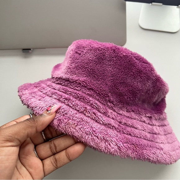 Y2K Mauve Fuzzy Bucket Hat - Picture 2 of 7